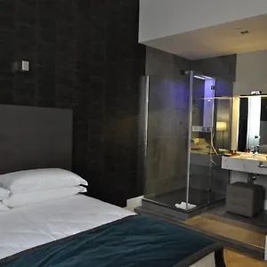 ** Konukevi Place 24 & Wellness İtalya